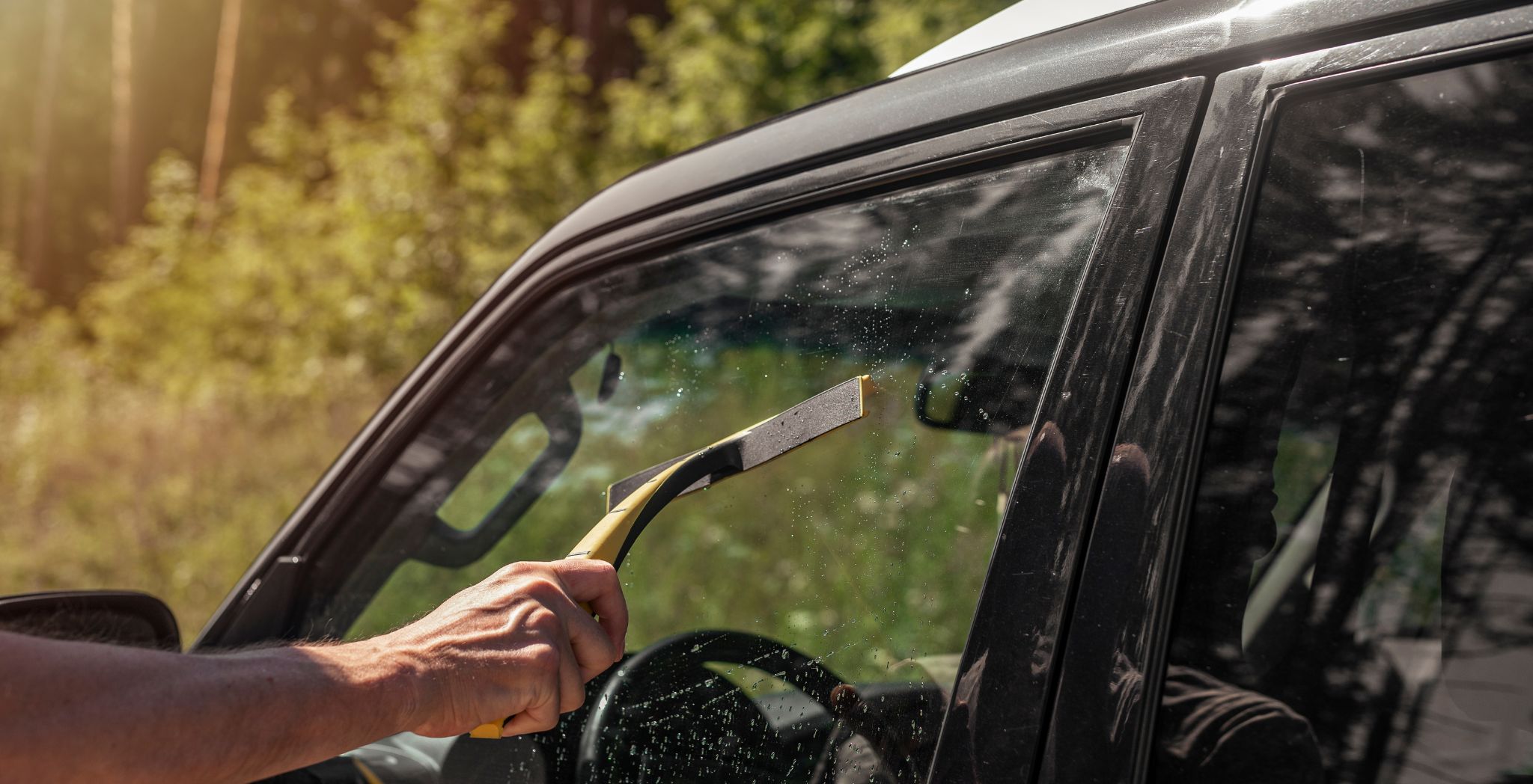 Pro Detailer’s Secrets: Trade Tricks for Achieving Professional Car Window Cleaning