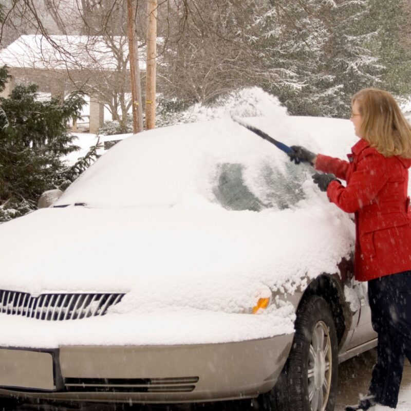 how to remove snow from car windshield, how to remove snow from car without scraper, snow brush for car, should you remove snow from your car,